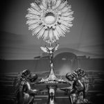 EUCARISTIA: Fonte e Ápice da Vida Cristã
